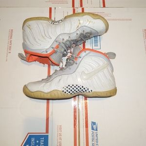 Youth nike Foamposite Pure platinum Size 4.5Y